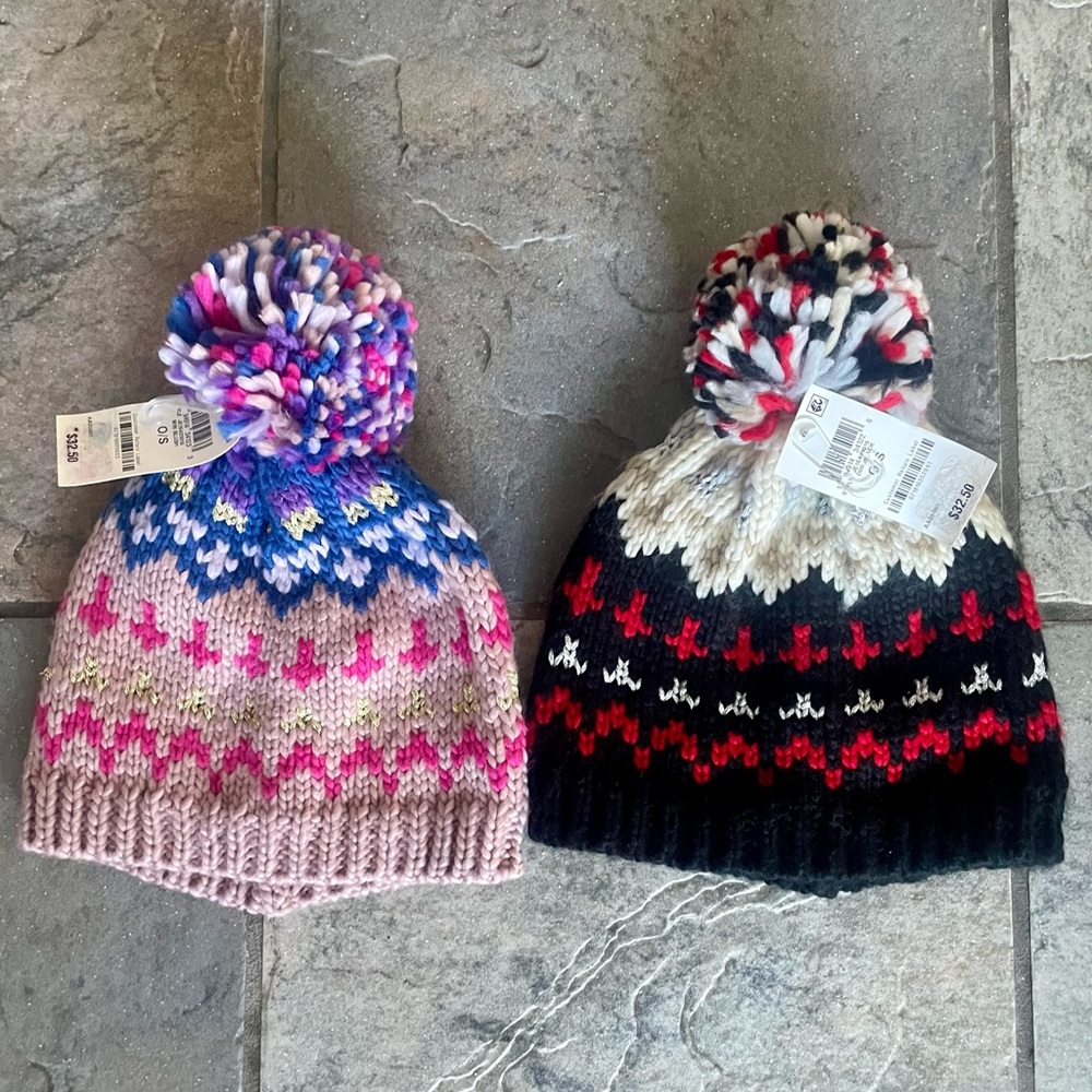 NWT VINTAGE  HAND MADE LOOK POMPOM KNIT BEANIE NWT SET 2 SPRING SKI TRIP READY